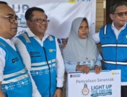 26 KK Miskin Ambon Dapat Listrik Gratis, Walikota: “Kota Ambon Harus Manyala Sepenuhnya!”