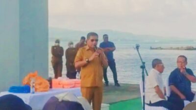 Serahkan Bantuan Sarana Perikanan, Wali Kota Bodewin: Manfaatkan Secara Bertanggung Jawab, Raih Kesejahteraan dan Tinggalkan Kemiskinan   